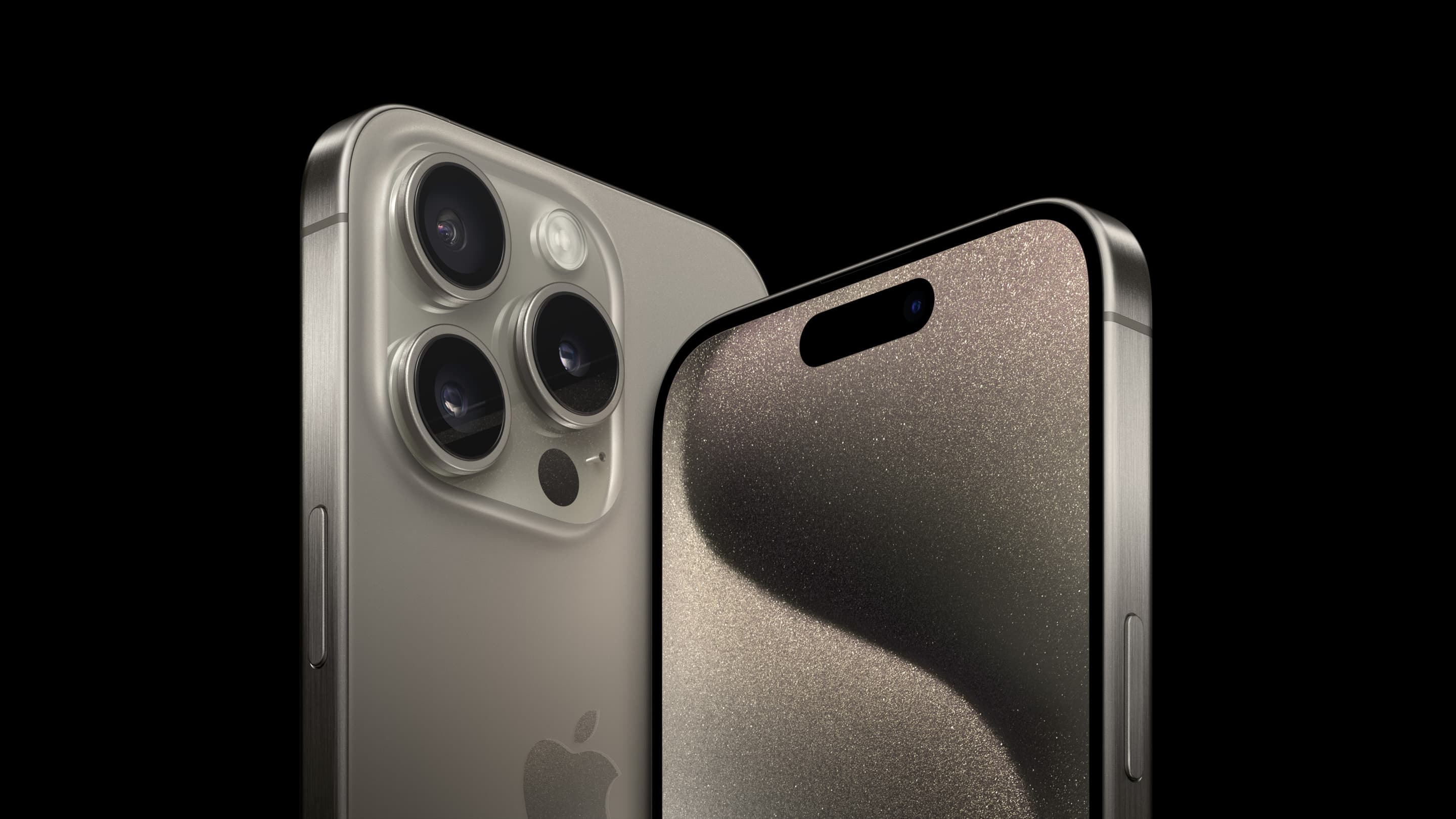 iPhone 15 Pro og iPhone 15 Pro Max i naturlig titan.