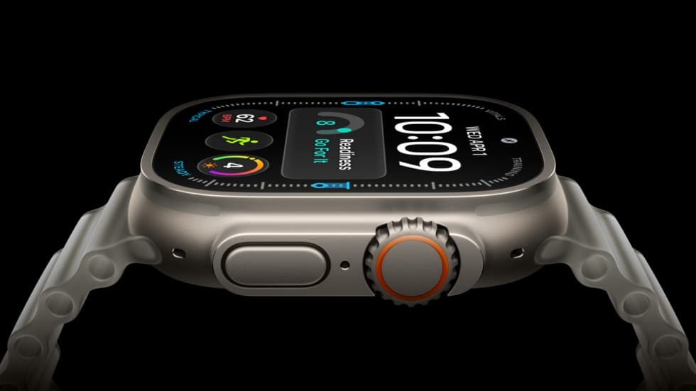 Nærbilde av Apple Watch Ultra 4 i svart titan sett fra siden