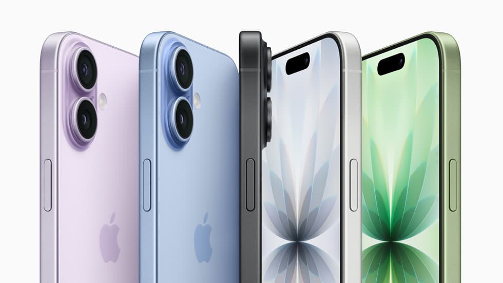iPhone 17 i flere farger vist fra forsiden med lysende skjermer og fra baksiden