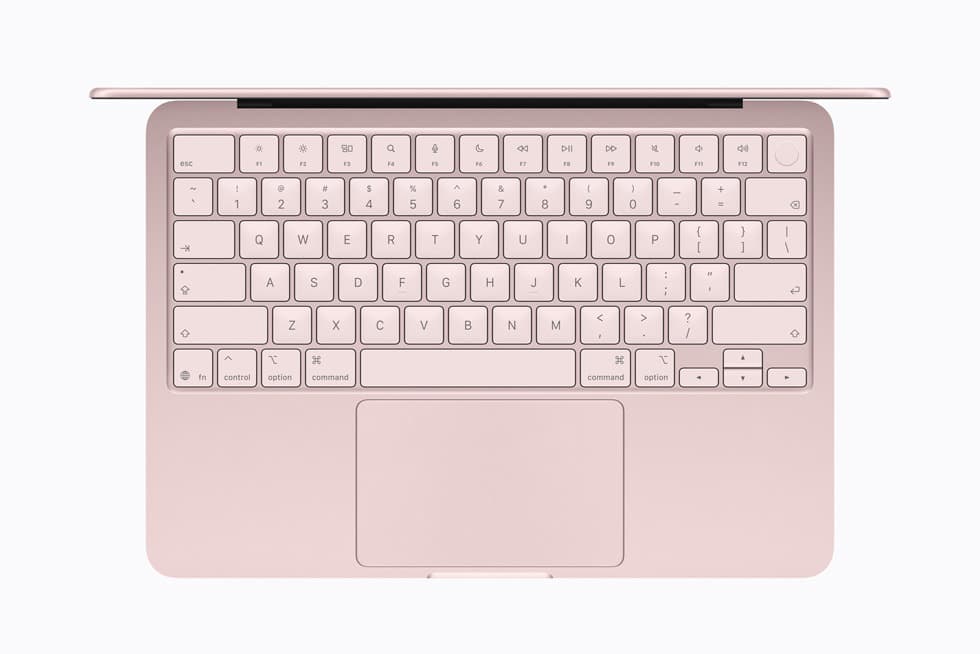 Tastatur og styreflate paa MacBook Neo i blush, sett ovenfra