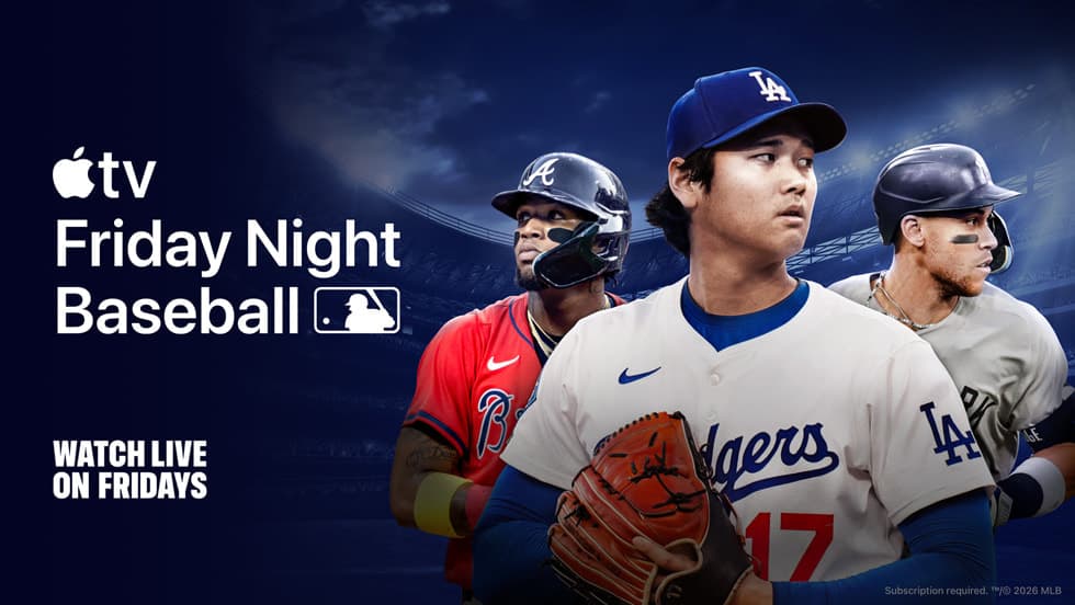 Tre baseballspillere er avbildet på en bane med Apple TV-logoen for «Friday Night Baseball».